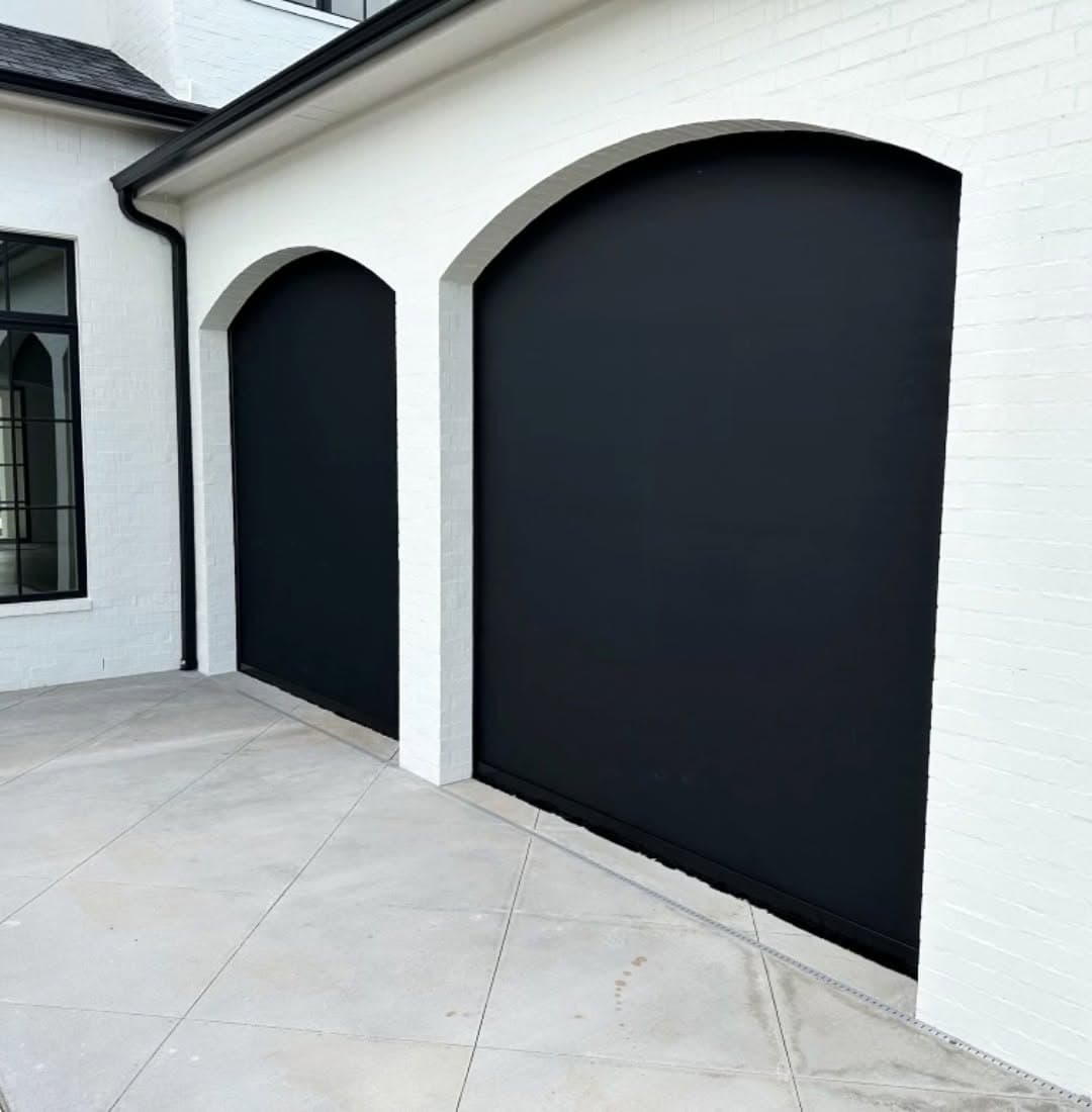 Retractable exterior screens shading a covered Sarasota lanai